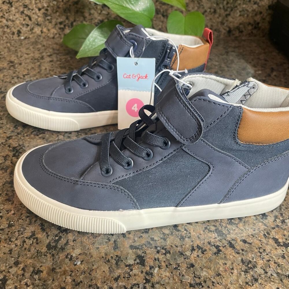New with Tags Boys 4 Cat and Jack Shoes